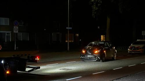 Aanrijding tussen auto en brommer in Rijssen, geen gewonden