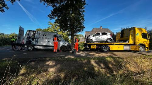 Bestuurder gewond bij aanrijding in Enter