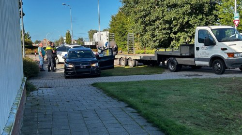 aanrijding-tussen-auto-en-dieplader-in-holten
