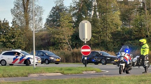 politie-zet-voertuig-aan-de-kant-na-melding-over-mogelijk-vuurwapen