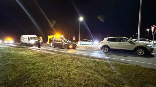 Kettingbotsing met bedrijfsbus op afrit A1 Markelo, flinke verkeershinder