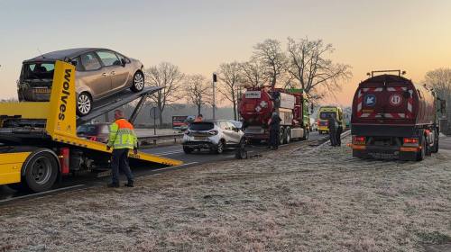 Kettingbotsing op N35 in Wierden zorgt voor lange file en gewonde