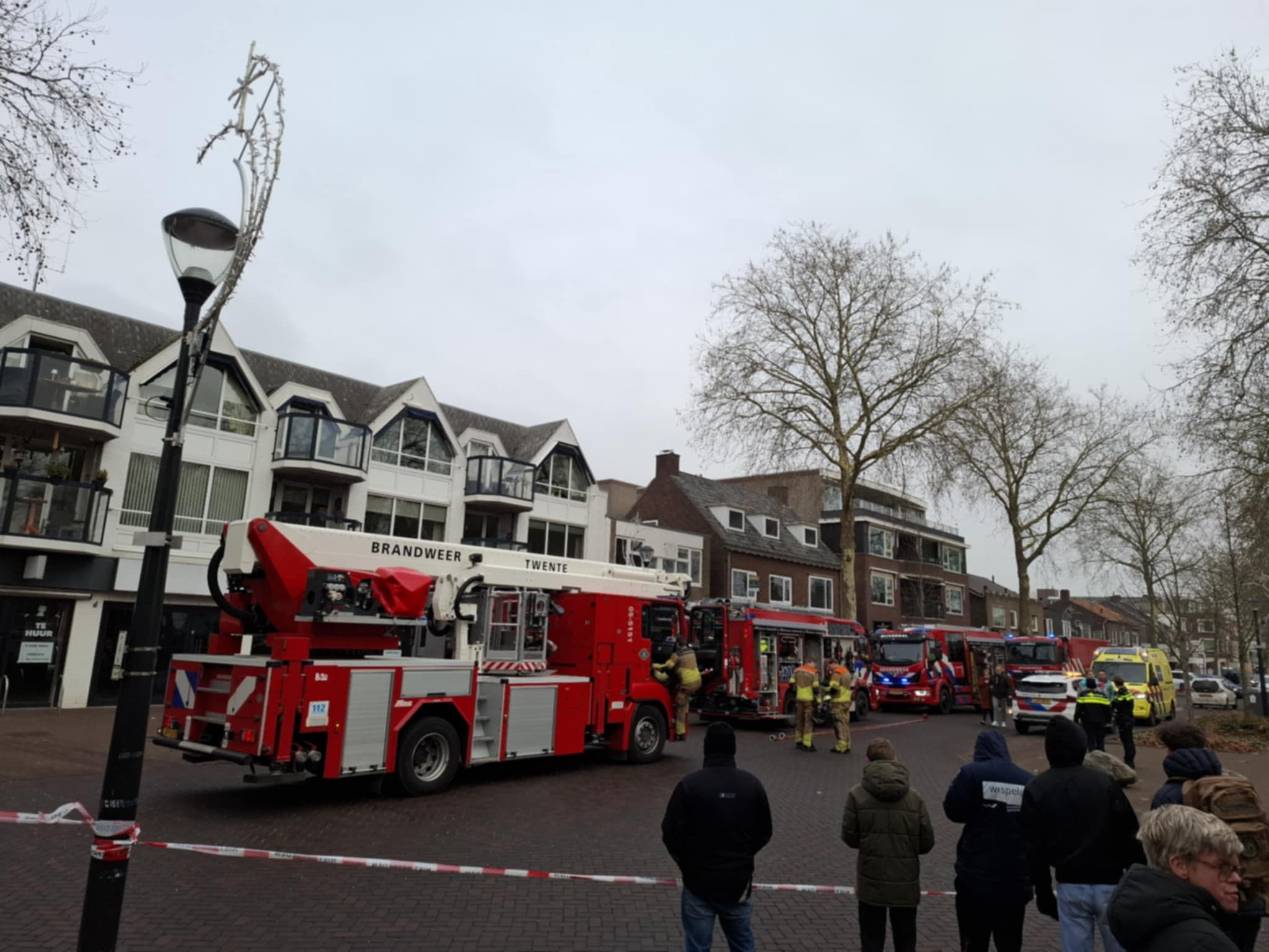 Appartementbrand aan Grotestraat in Nijverdal, woningen ontruimd