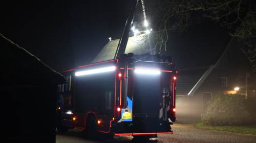 Schoorsteenbrand in rietgedekte boerderij Wierden snel onder controle