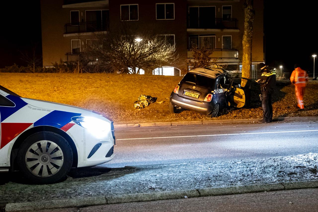 Automobilist gewond Hellendoorn