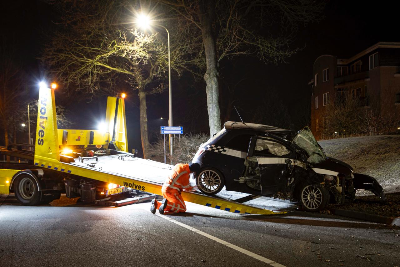Automobilist gewond Hellendoorn