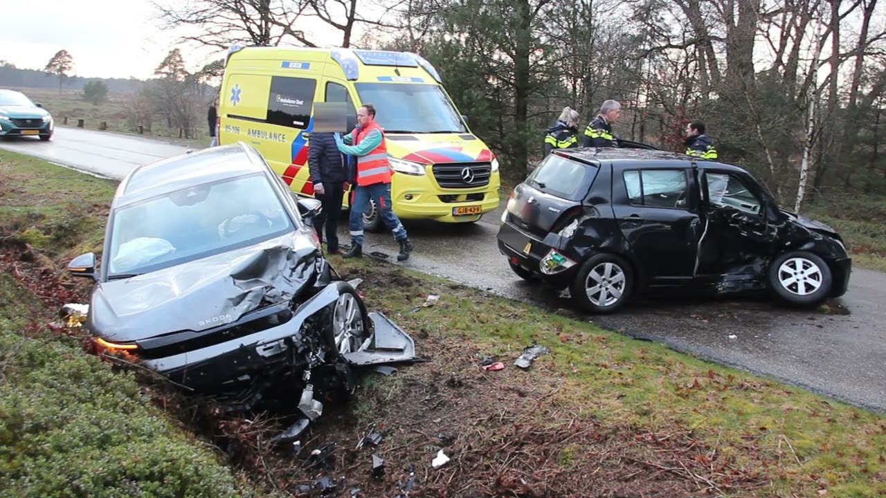 Twee gewonden na botsing op Holterbergweg bij Holten