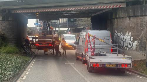 Treinverkeer stil na botsing met spoorbrug Holten