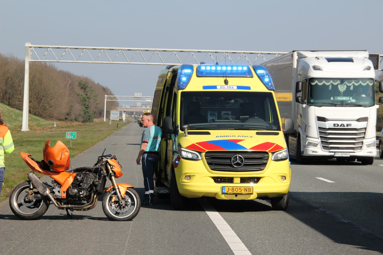 Motorrijder onderuit A1 Holten