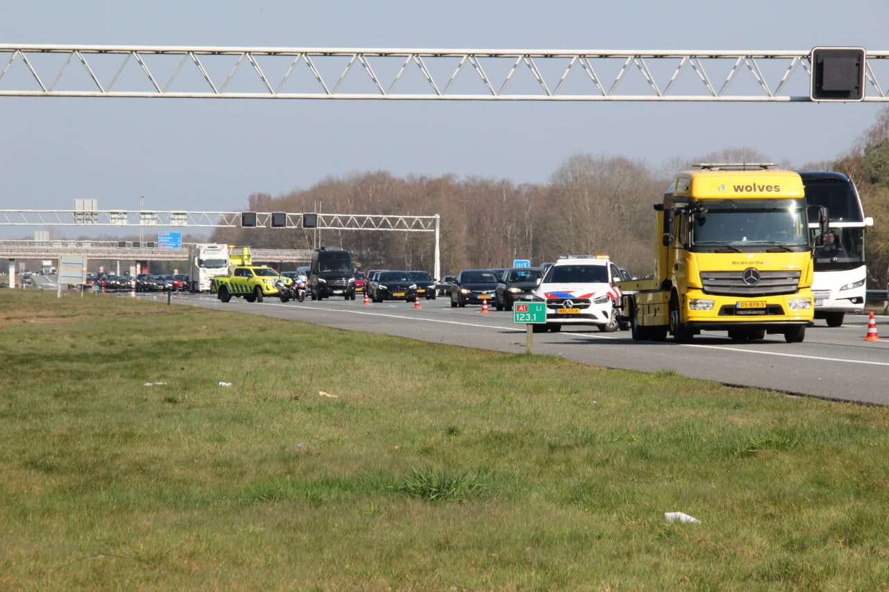 Motorrijder onderuit A1 Holten