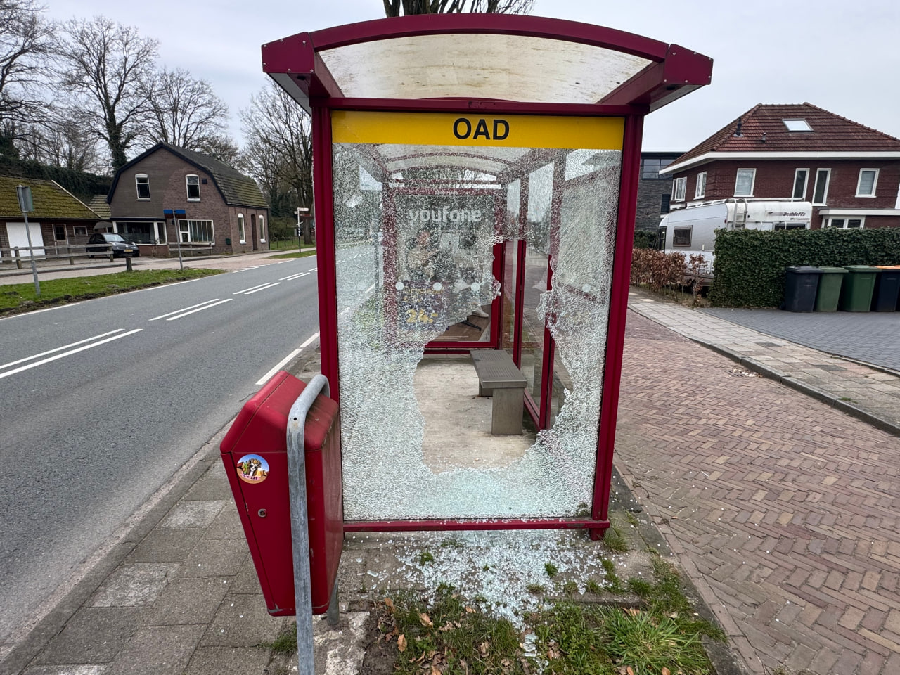 Vandalisme bushaltes Holten N344