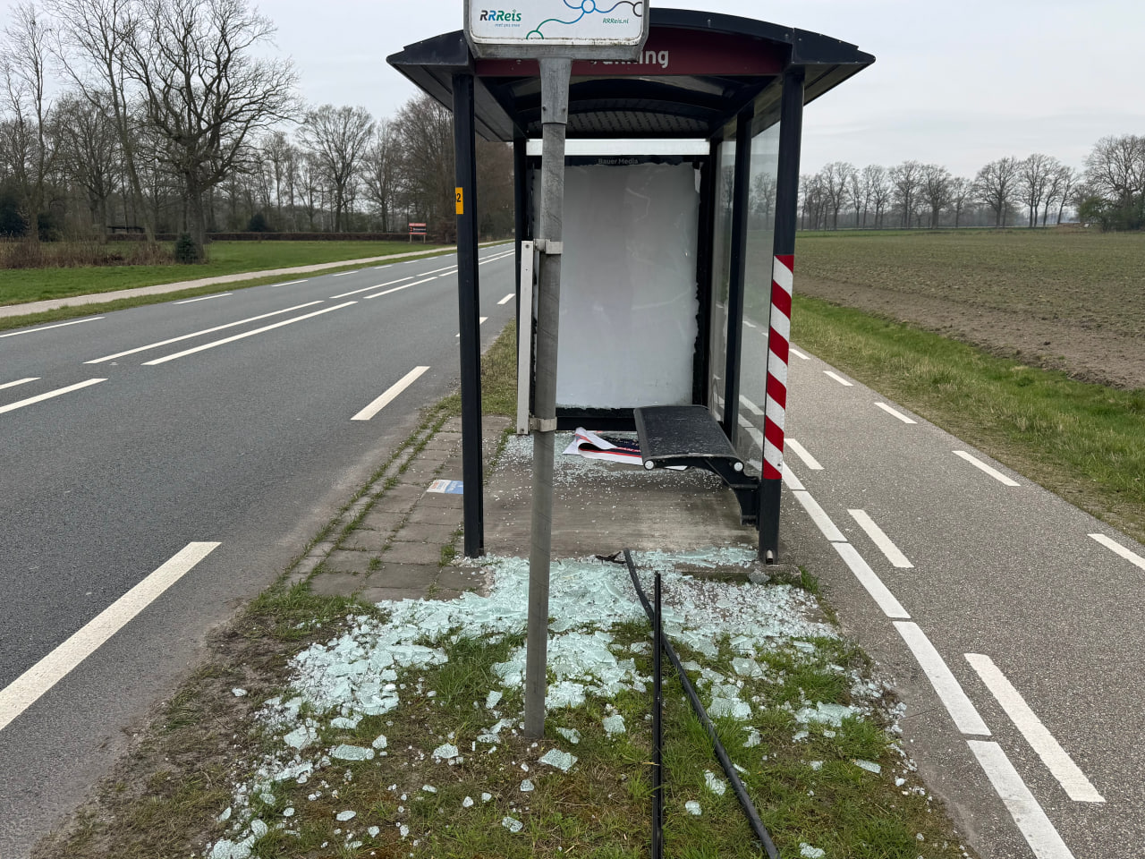 Vandalisme bushaltes Holten N344