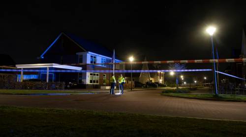 Politieauto zwaar beschadigd na achtervolging Wierden